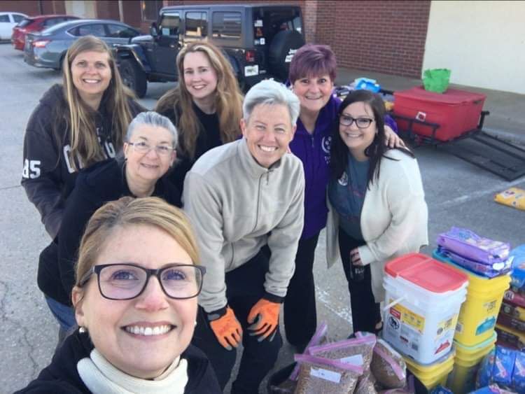 PHOTOS: Animal-welfare groups provide dog, cat food for local low-income pet owners